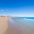 Desfrute das cores do Mediterrâneo em Benidorm com pequeno-almoço incluído