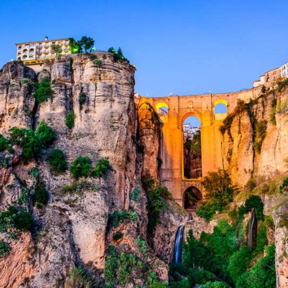 Hotel in the historic centre of Ronda with breakfast and sparkling wine