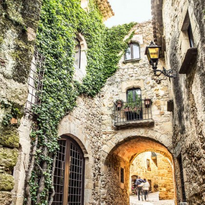 Fall in love with Girona just a stone's throw from the old town and park at the hotel