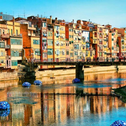 Fall in love with Girona just a stone's throw from the old town and park at the hotel