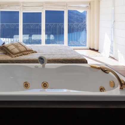 Caja Regalo con Escapada con Jacuzzi Privado en Pareja Weekendesk