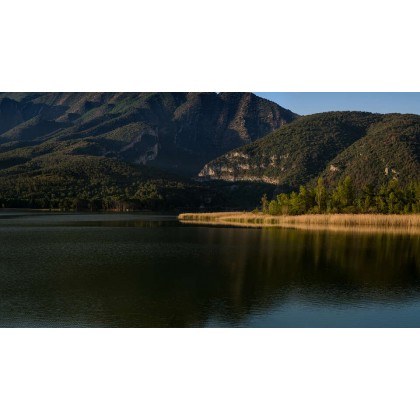 Bénéficiez d'une vue sur le lac de Terradets depuis une chambre avec terrasse