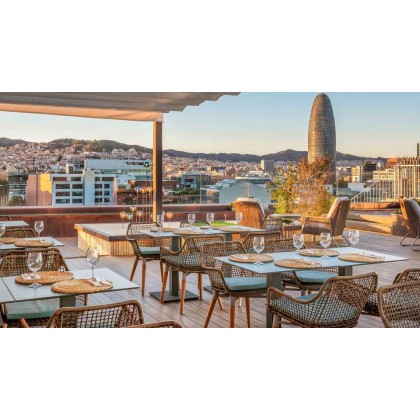 Relaxing getaway with access to spa and drink in the heart of Barcelona