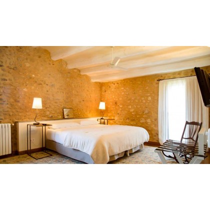 Luxury junior suite with private spa in Catalan Tuscany