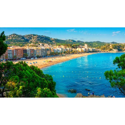 ¡Descubre la costa de Lloret de Mar en media pensión al mejor precio!