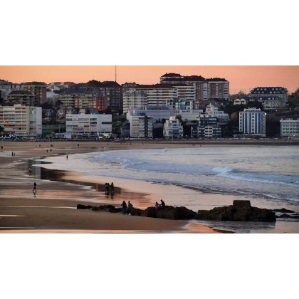 Escapade romantique dans une chambre avec terrasse en face de la plage et dîner à Santander