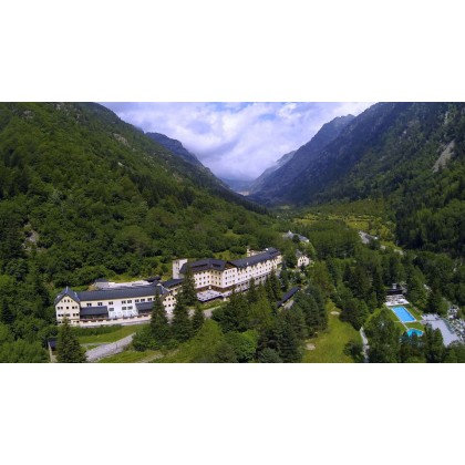 Relax in the nature of the Pyrenees with thermal circuit included