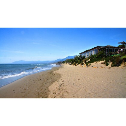 Hotel cerca de la playa de Marbella con acceso al área relax y salida tardía