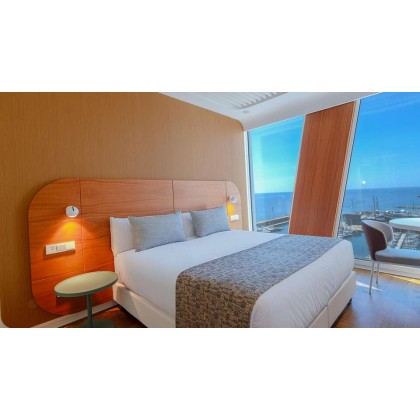 Romantic getaway with luxurious harbour views very close to Barcelona