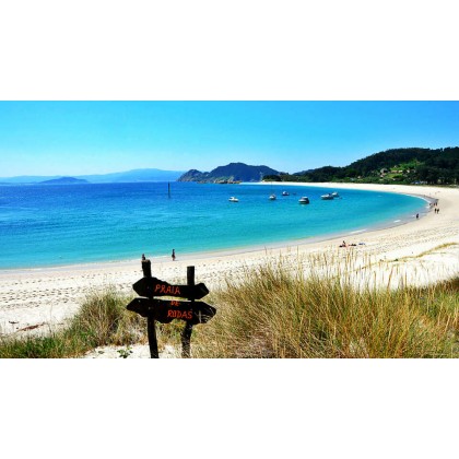 Disfruta de las playas de Sanxenxo y da un paseo en barco a las Islas Cíes