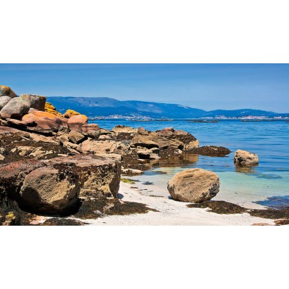 Enjoy the beaches of Sanxenxo and take a boat trip to the Cíes Islands