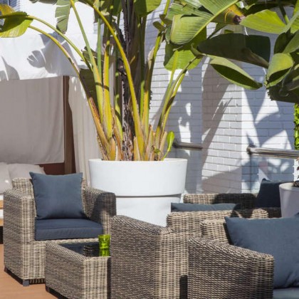 Discover the charm of Sitges: half board and cocktail on the terrace