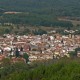 Détente dans le centre historique de la ville thermale de Santa Coloma de Farners