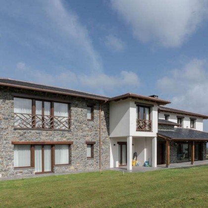 Escapade romantique dans une chambre avec jacuzzi privé et champagne à Luarca, Asturies