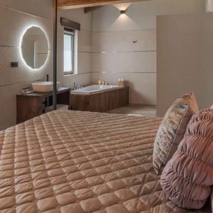 Romantic getaway in a room with private jacuzzi and champagne in Luarca, Asturias