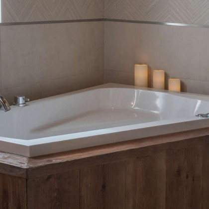 Escapade romantique dans une chambre avec jacuzzi privé et champagne à Luarca, Asturies