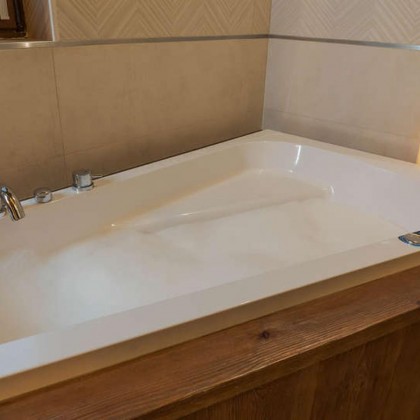 Romantic getaway in a room with private jacuzzi and champagne in Luarca, Asturias