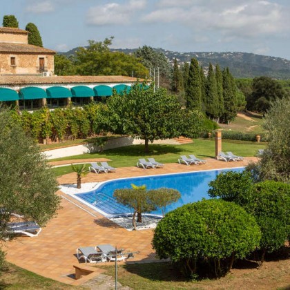 Discover the charm of Santa Cristina d'Aro with half board