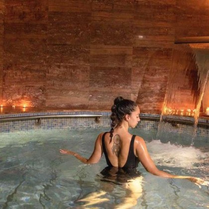 Desfrute de uma experiência de spa inesquecível em casal: jacuzzi, circuito termal e muito mais