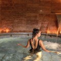 Profitez d'une expérience inoubliable en couple : champagne, jacuzzi privé et massage relaxant