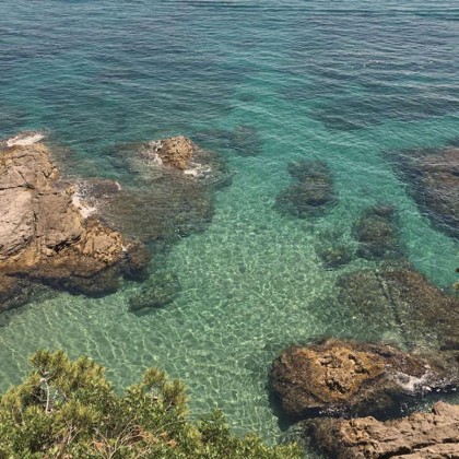 Vacaciones en Lloret de Mar con desayuno en un hotel con piscina