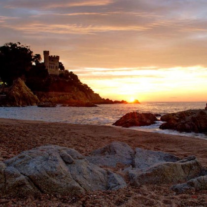 Vacaciones en Lloret de Mar con desayuno en un hotel con piscina