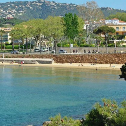 Disconnect in the heart of the Costa Brava with half board included